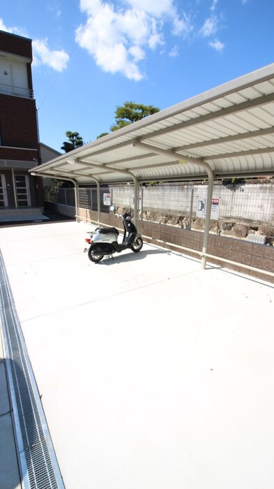 パインルーツⅢの物件外観写真