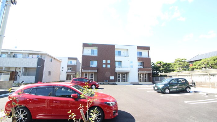 パインルーツⅢの物件外観写真