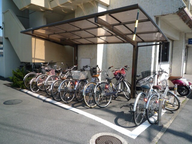 坪内マンションの物件外観写真