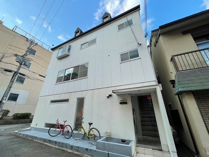 アトリエ・ラ・メ－ルの物件外観写真