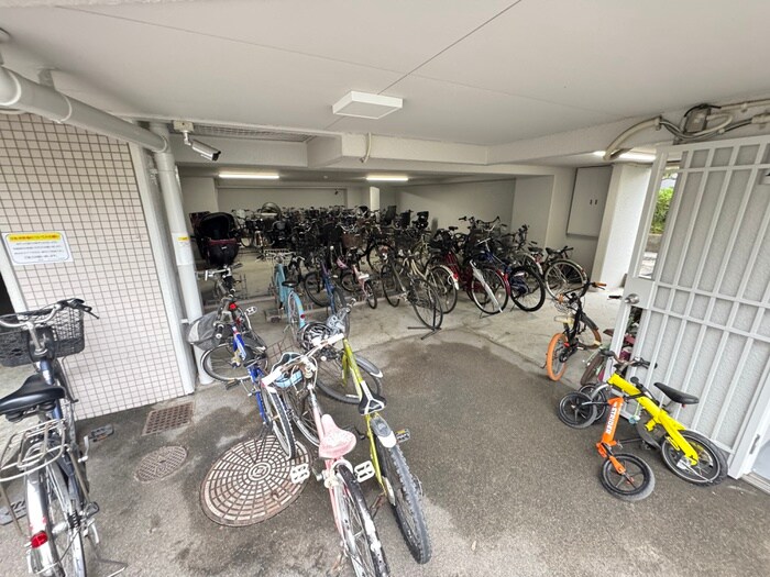 アーバンパーク緑地公園の物件外観写真