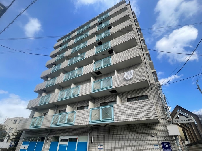フローライト長居の物件外観写真
