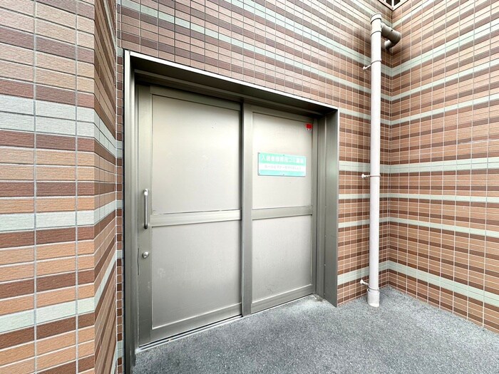 ザ　カームの物件外観写真