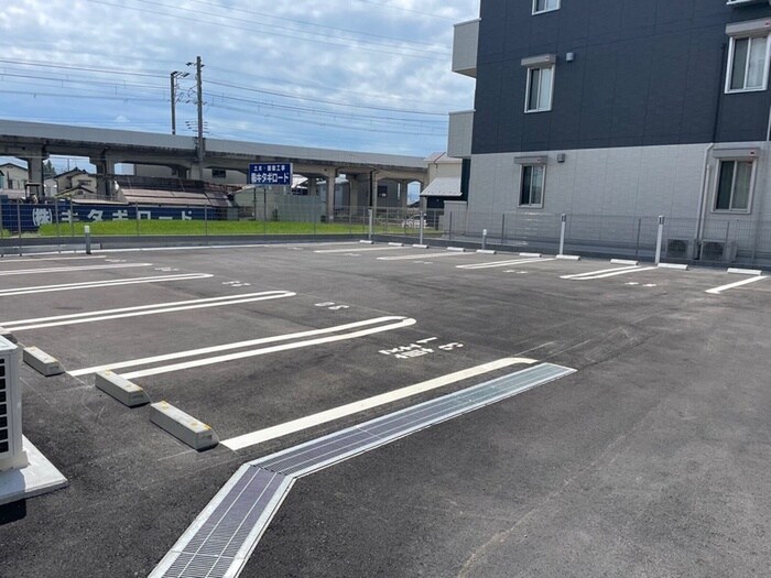 West Path Ⅱの物件外観写真