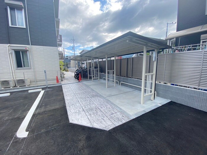 West Path Ⅱの物件外観写真