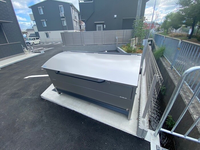 West Path Ⅱの物件外観写真