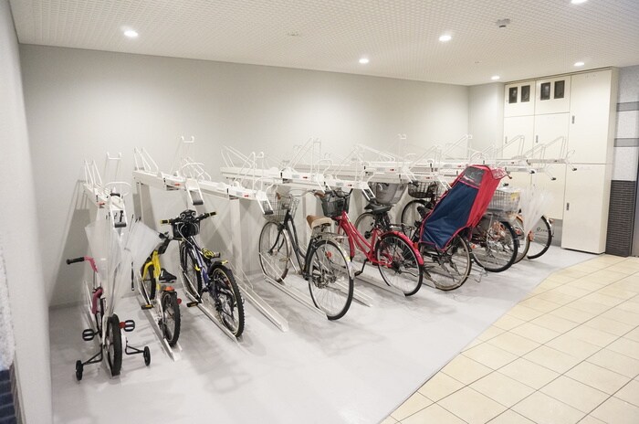 ｉ．レジデンス　六角の物件外観写真