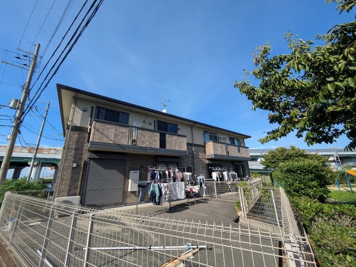 グランシャリオの物件外観写真