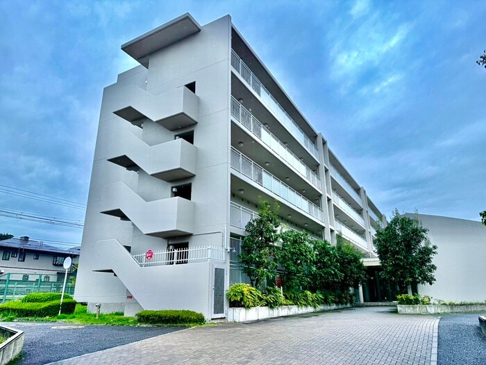 アーバンエース松井山手パル寮棟の物件外観写真