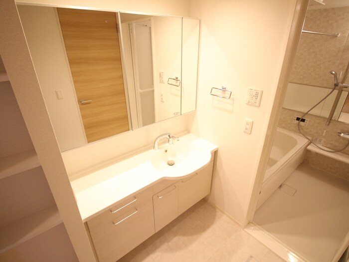 ウィキペディアの物件内観写真