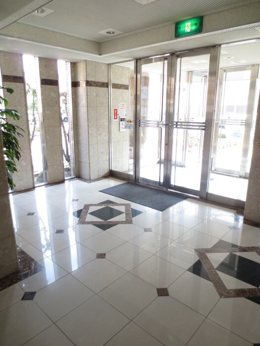 グランドゥール西岡の物件外観写真