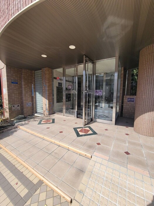 グランドゥール西岡の物件外観写真