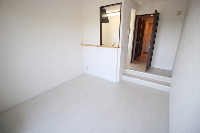 ﾎﾜｲﾄﾊｲﾑKAGAMIISHIの物件内観写真