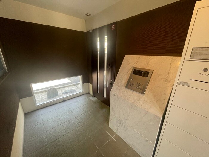 ﾎﾜｲﾄﾊｲﾑKAGAMIISHIの物件外観写真