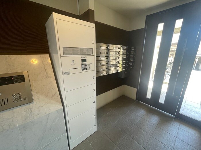 ﾎﾜｲﾄﾊｲﾑKAGAMIISHIの物件外観写真