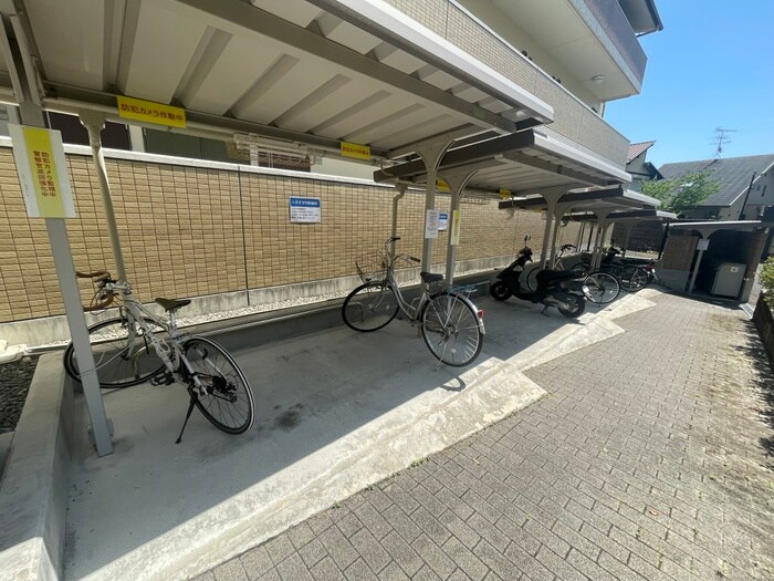 ﾎﾜｲﾄﾊｲﾑKAGAMIISHIの物件外観写真