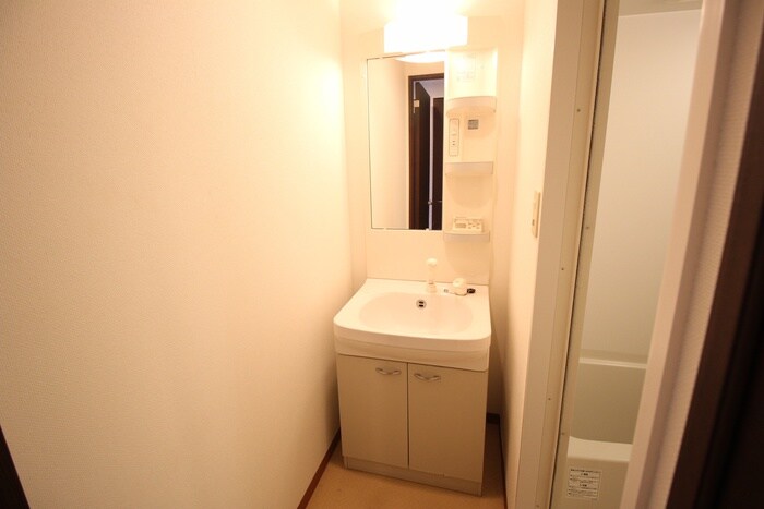 ﾎﾜｲﾄﾊｲﾑKAGAMIISHIの物件内観写真