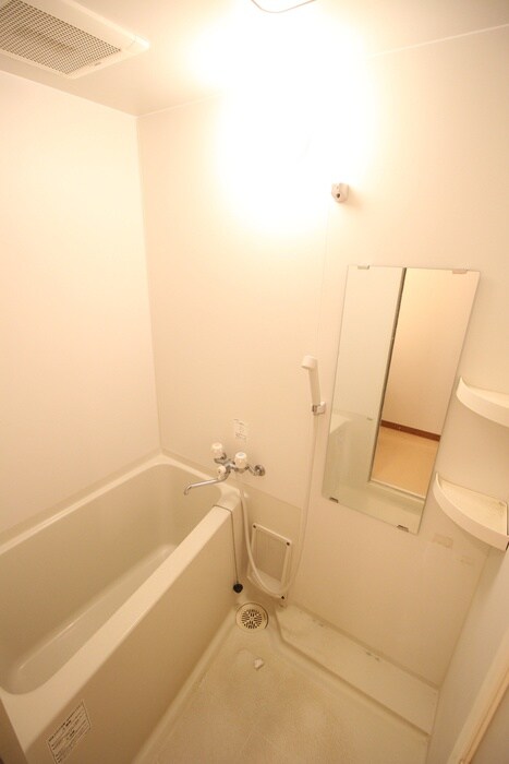 ﾎﾜｲﾄﾊｲﾑKAGAMIISHIの物件内観写真