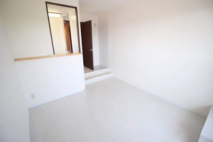 ﾎﾜｲﾄﾊｲﾑKAGAMIISHIの物件内観写真