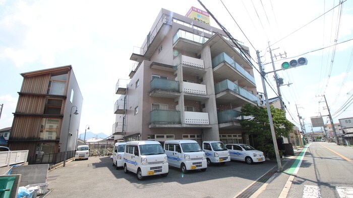 メゾンエルセラーンの物件外観写真