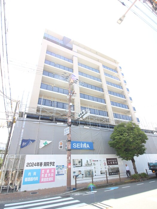 AMKレフィナード中宮の物件外観写真