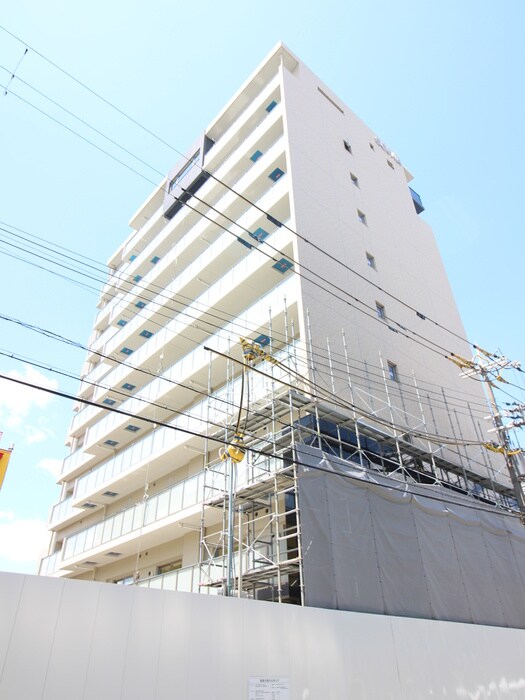 AMKレフィナード中宮の物件外観写真