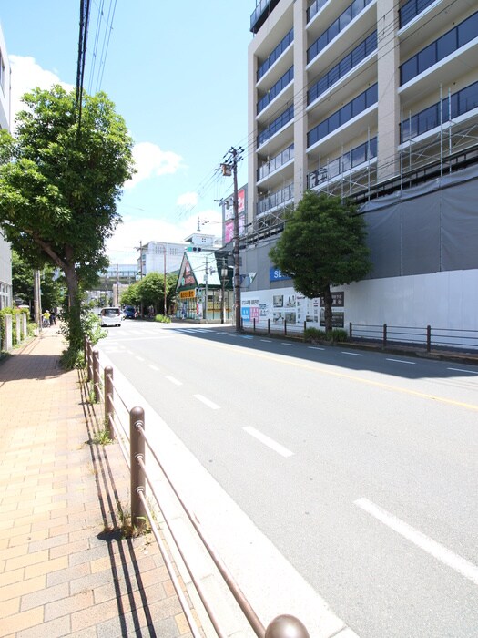 AMKレフィナード中宮の物件外観写真