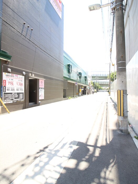 AMKレフィナード中宮の物件外観写真