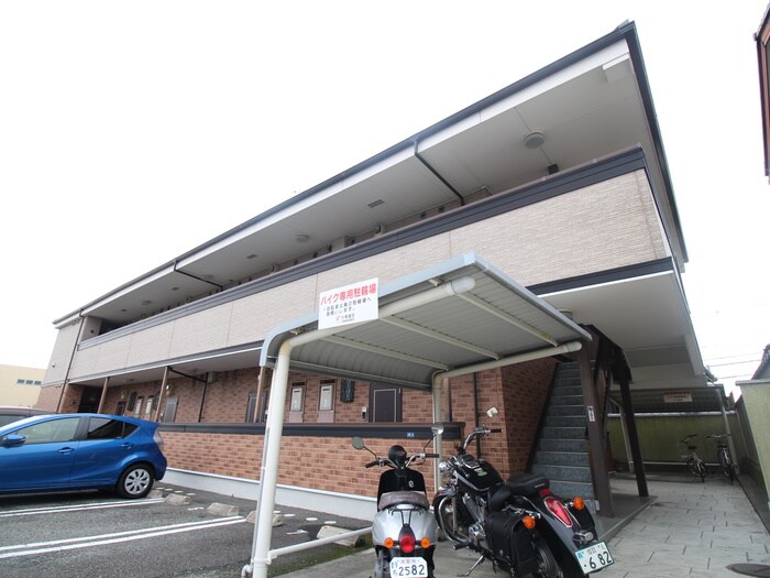 カンフォタブル・メゾンの物件外観写真