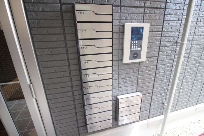 グレース西院の物件外観写真