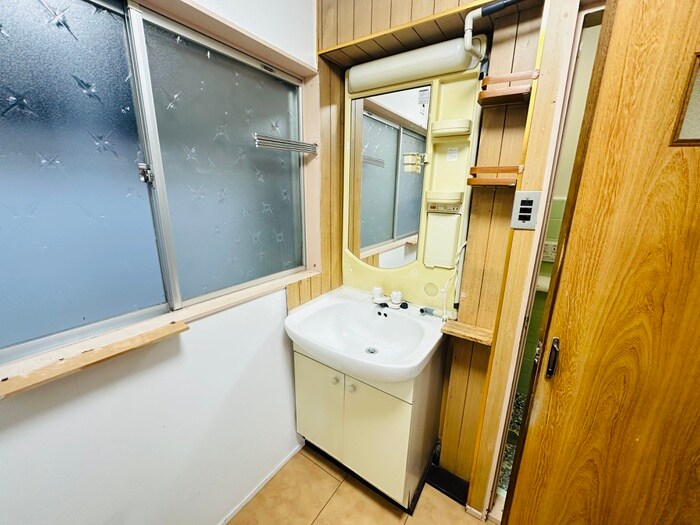 東鳴尾町戸建貸家の物件内観写真