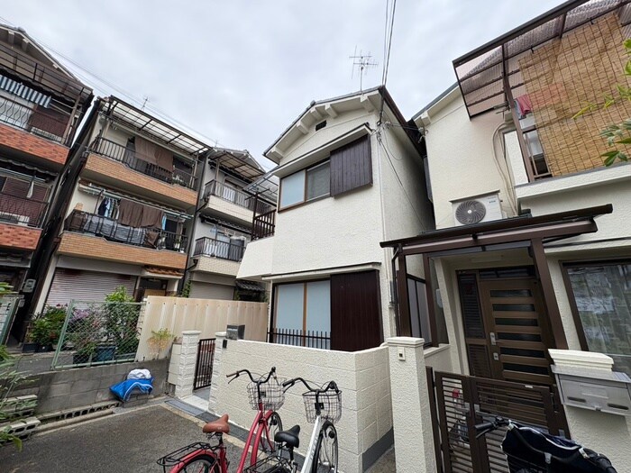 八幡様貸家2の物件外観写真