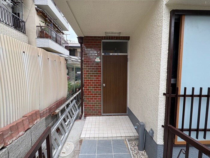 八幡様貸家2の物件外観写真