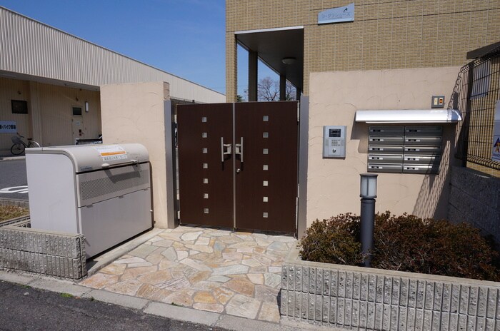 ラ・グラシュ－ズの物件外観写真