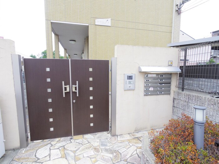 ラ・グラシュ－ズの物件外観写真