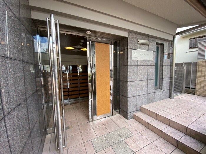 フレーヴァー七瀬川の物件外観写真