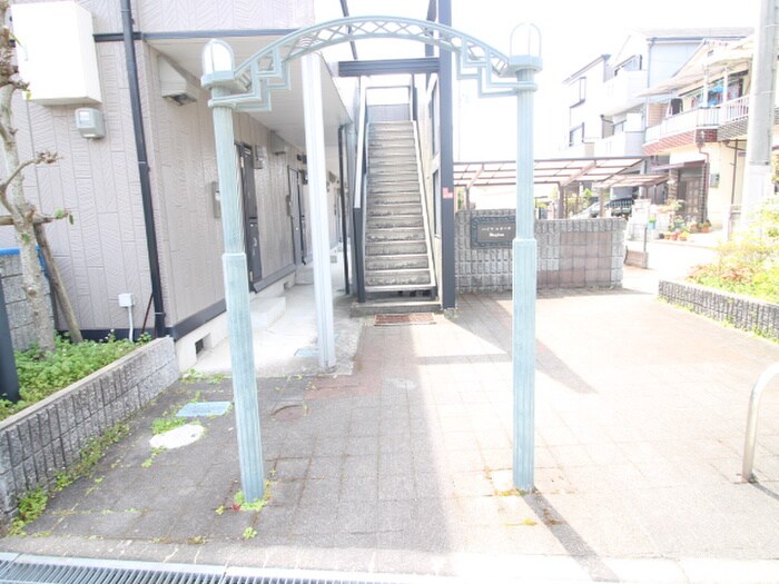 ハイツレジ－ナの物件外観写真