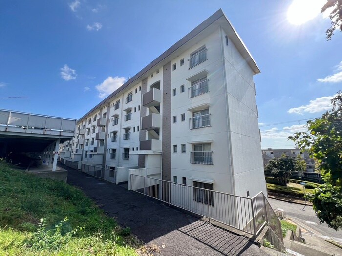 ロイヤルマンション１号棟の物件外観写真