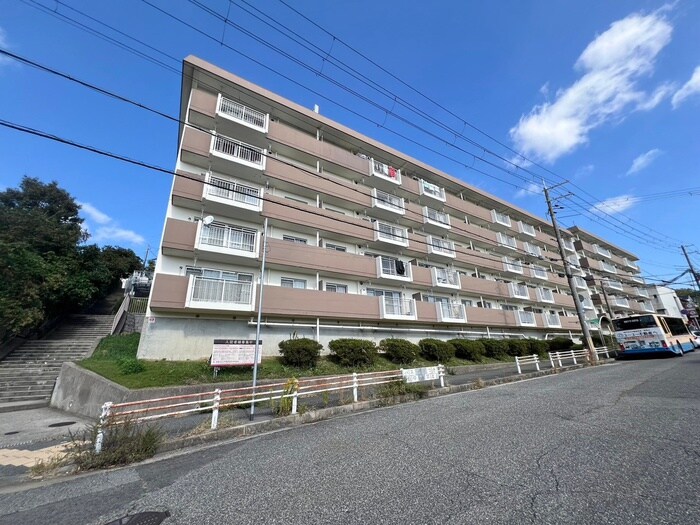 ロイヤルマンション１号棟の物件外観写真