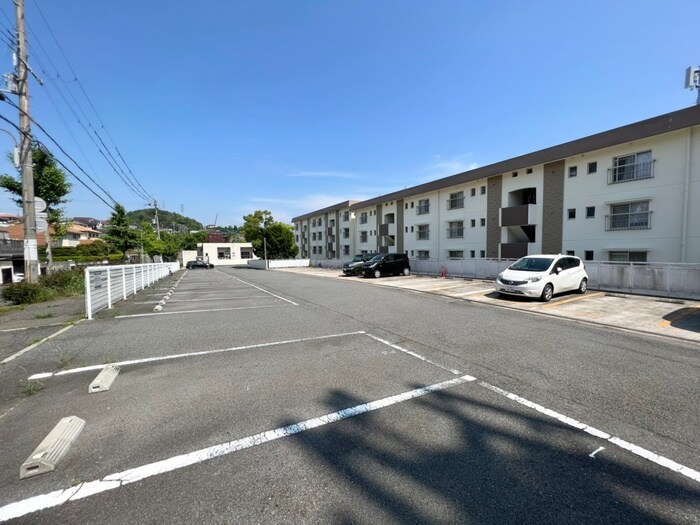 ロイヤルマンション１号棟の物件外観写真