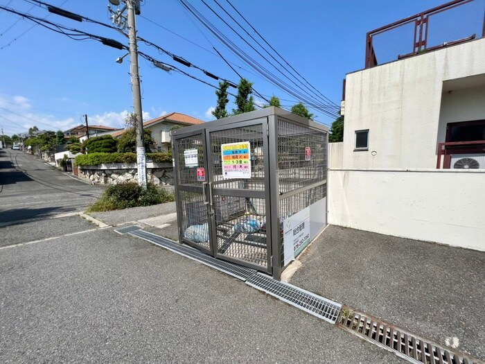 ロイヤルマンション１号棟の物件外観写真