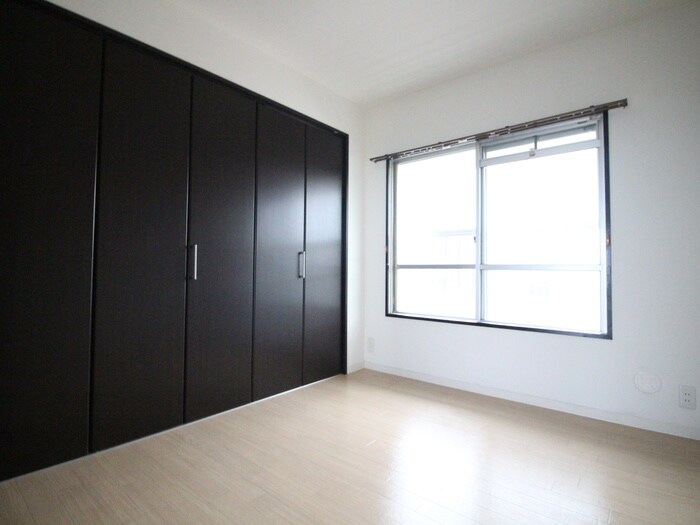 ロイヤルマンション１号棟の物件内観写真