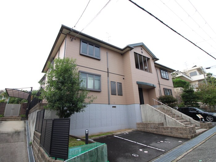 アヴェニ－ル仁川の物件外観写真