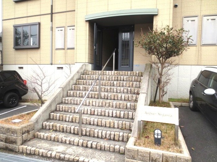 アヴェニ－ル仁川の物件外観写真