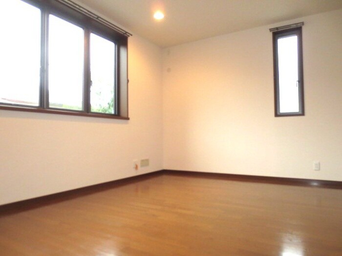 アヴェニ－ル仁川の物件内観写真