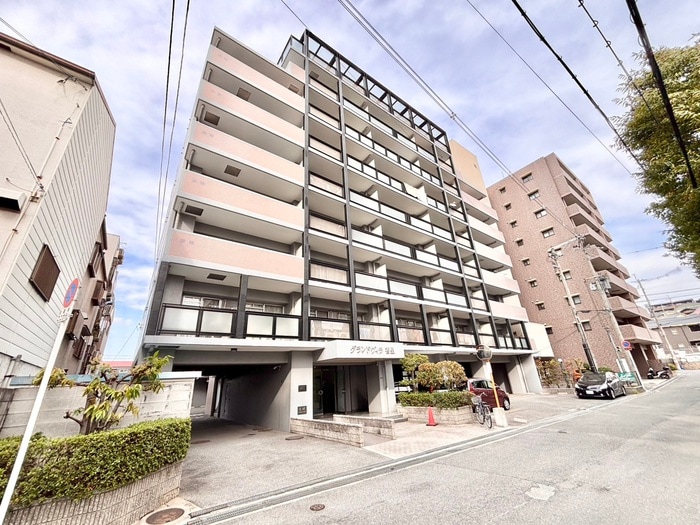 グランドヴィラ香里の物件外観写真