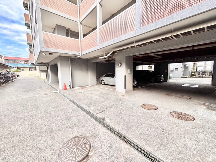 グランドヴィラ香里の物件外観写真