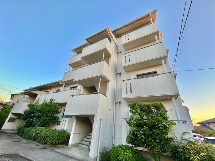 マンション雅２の物件外観写真