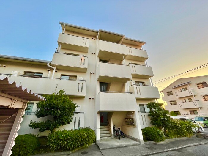 マンション雅２の物件外観写真