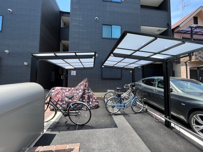 リビングライフ八尾山本の物件外観写真